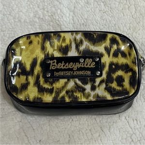 Betsy Johnson Betsyville cheetah print vintage make up bag